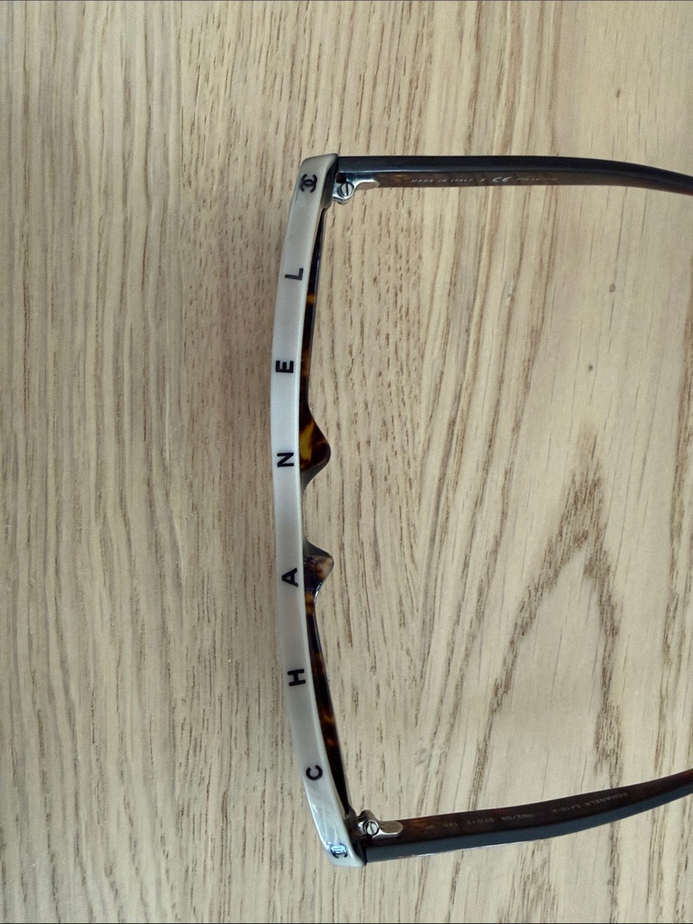 CHANEL Tortoiseshell and beige Cat-Eye Sunglasses 5416 A - Picture 4 of 5